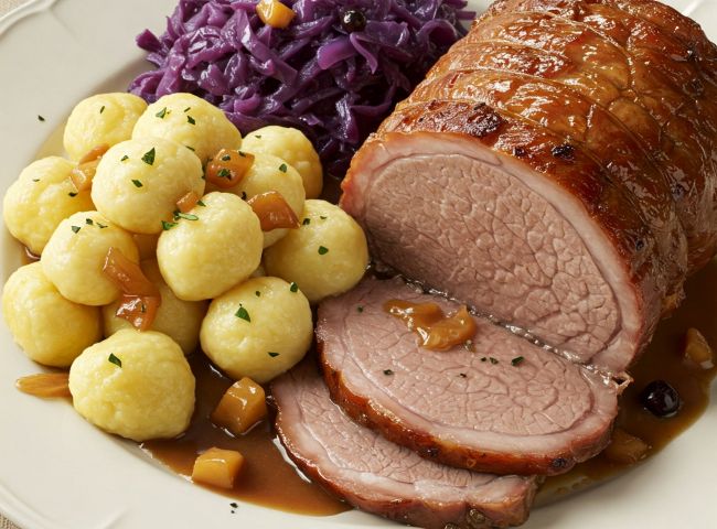 Hirschkalbfleisch mit Spätzle und Blaukraut