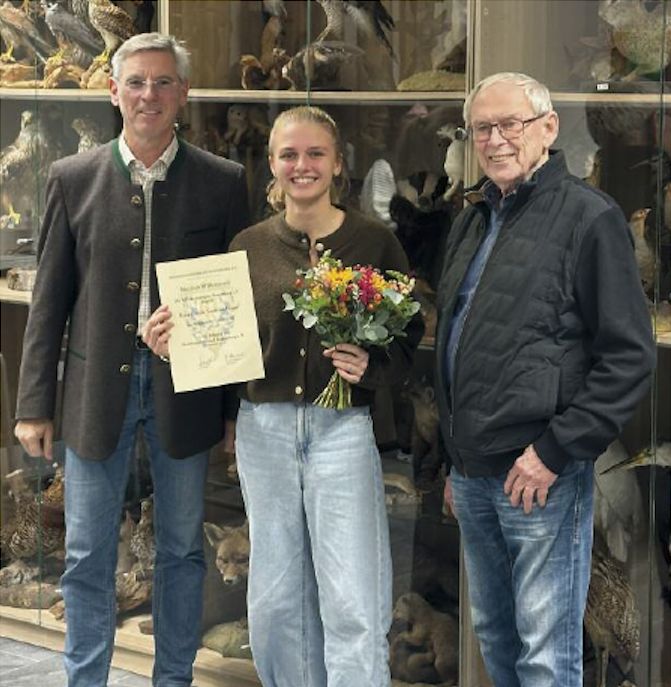 1. Vorsitzender Franz Lindl, Emilia Lautenschlager und 2. Vorsitzender Gerhard Schmautz